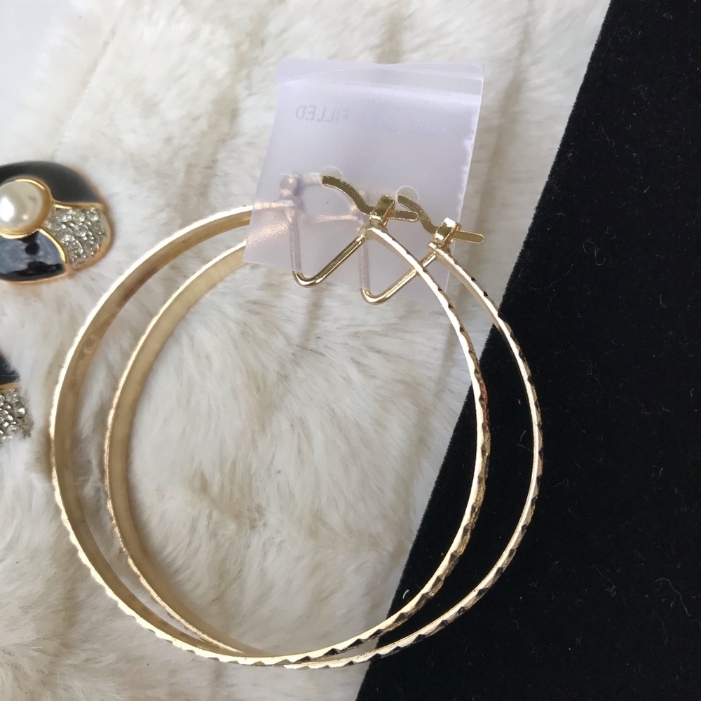 4MM Diamond cut Hoop Earrings - Picture 10 of 10